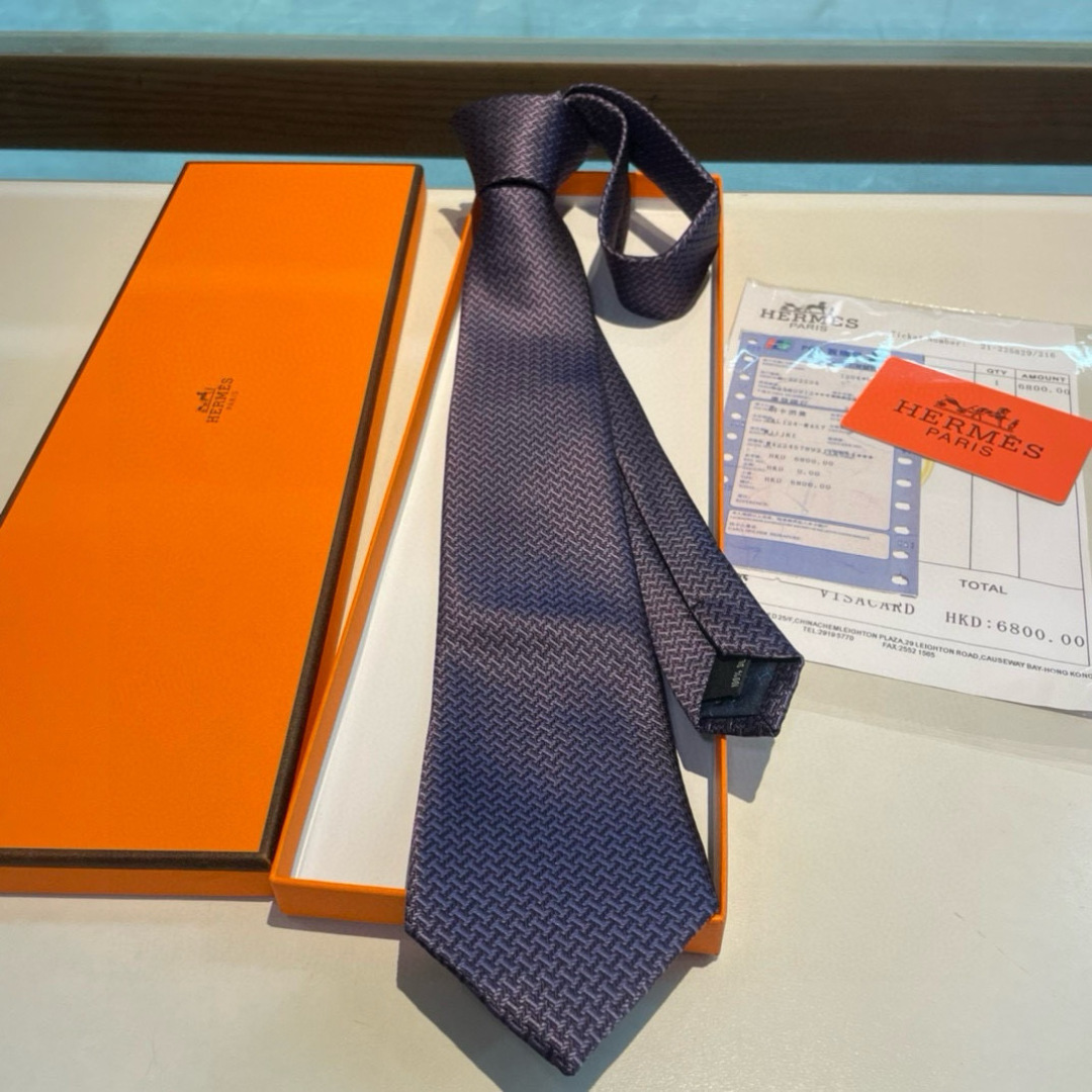 特价男士新款领带系列【几何H图案领带】👔👔，稀有😻😻H家每年都有一千条不同印花的领带面世，从最初的多以几