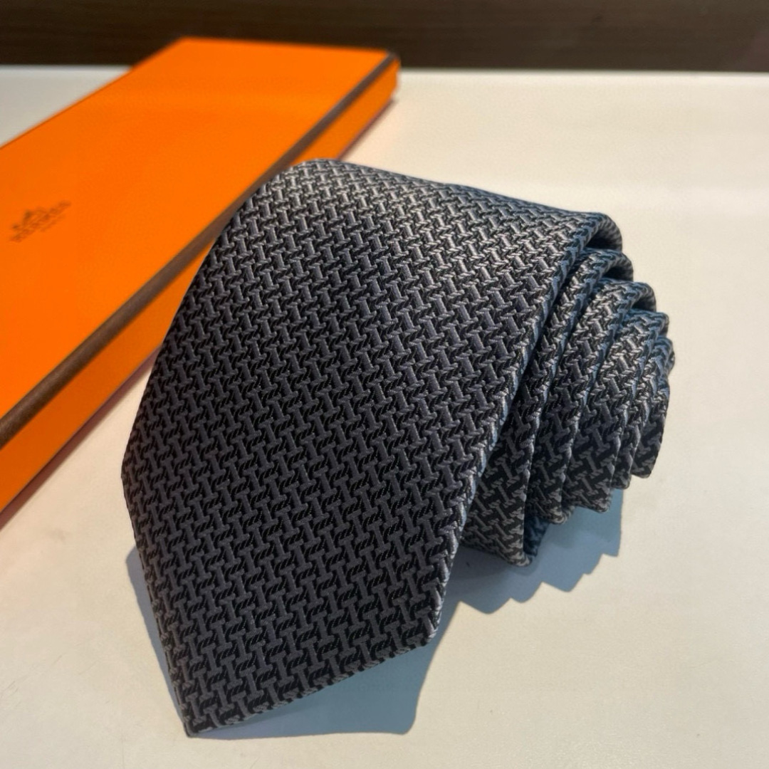特价男士新款领带系列【几何H图案领带】👔👔，稀有😻😻H家每年都有一千条不同印花的领带面世，从最初的多以几