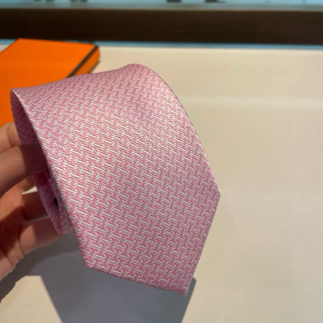 特价男士新款领带系列【几何H图案领带】👔👔，稀有😻😻H家每年都有一千条不同印花的领带面世，从最初的多以几