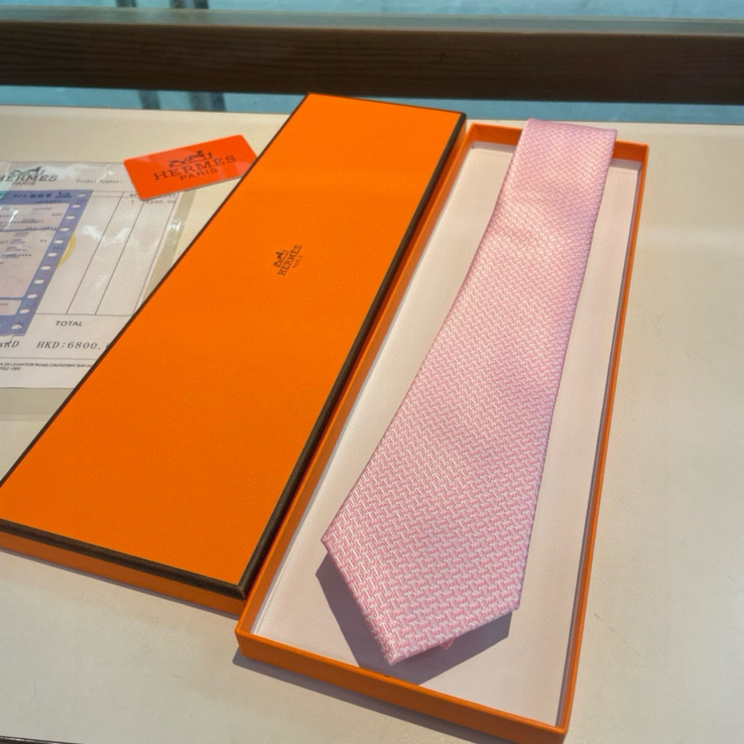 特价男士新款领带系列【几何H图案领带】👔👔，稀有😻😻H家每年都有一千条不同印花的领带面世，从最初的多以几
