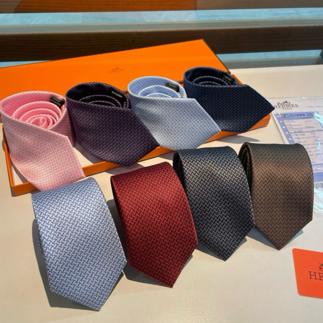 特价男士新款领带系列【几何H图案领带】👔👔，稀有😻😻H家每年都有一千条不同印花的领带面世，从最初的多以几