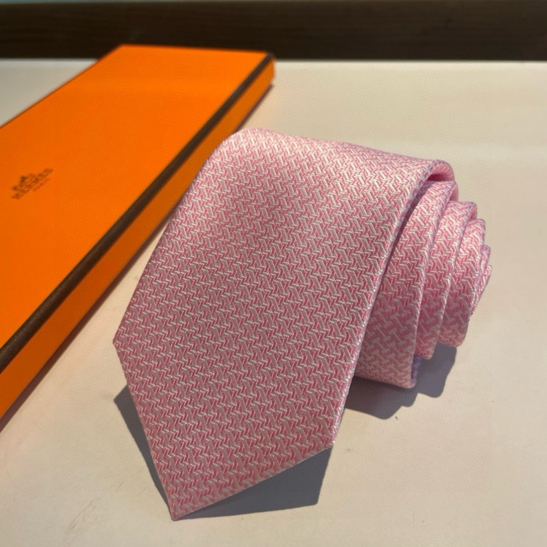 特价男士新款领带系列【几何H图案领带】👔👔，稀有😻😻H家每年都有一千条不同印花的领带面世，从最初的多以几