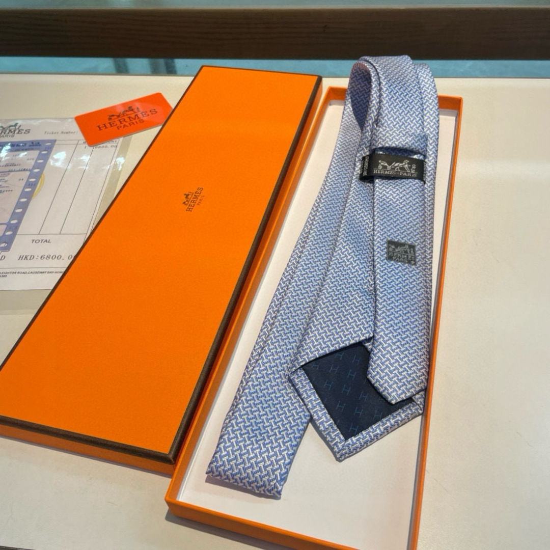 特价男士新款领带系列【几何H图案领带】👔👔，稀有😻😻H家每年都有一千条不同印花的领带面世，从最初的多以几