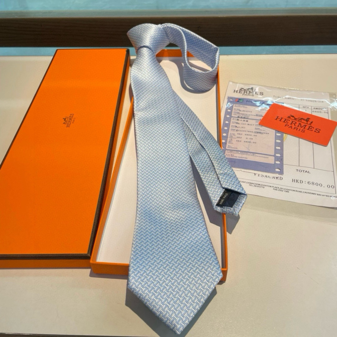 特价男士新款领带系列【几何H图案领带】👔👔，稀有😻😻H家每年都有一千条不同印花的领带面世，从最初的多以几