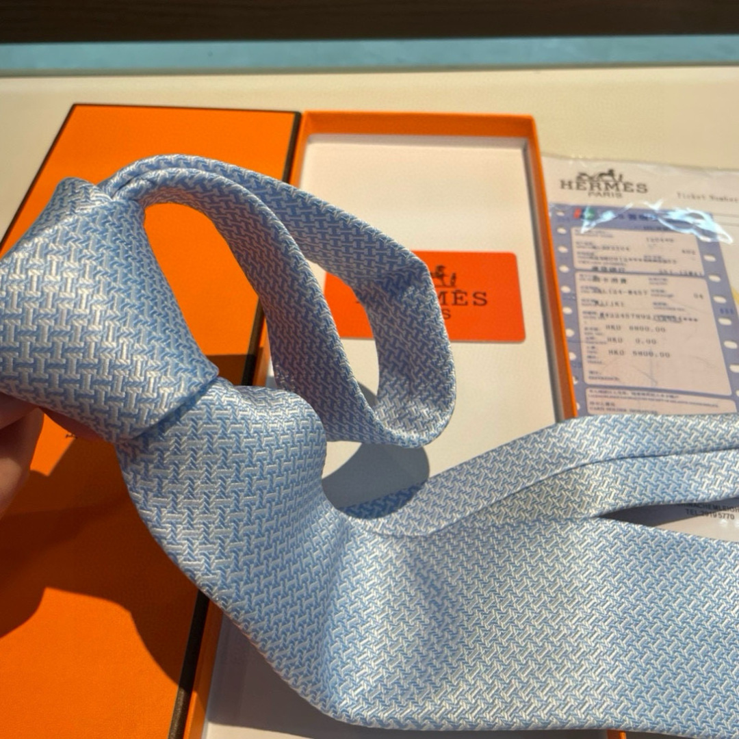 特价男士新款领带系列【几何H图案领带】👔👔，稀有😻😻H家每年都有一千条不同印花的领带面世，从最初的多以几