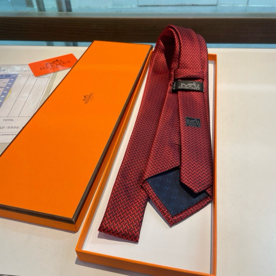 特价男士新款领带系列【几何H图案领带】👔👔，稀有😻😻H家每年都有一千条不同印花的领带面世，从最初的多以几