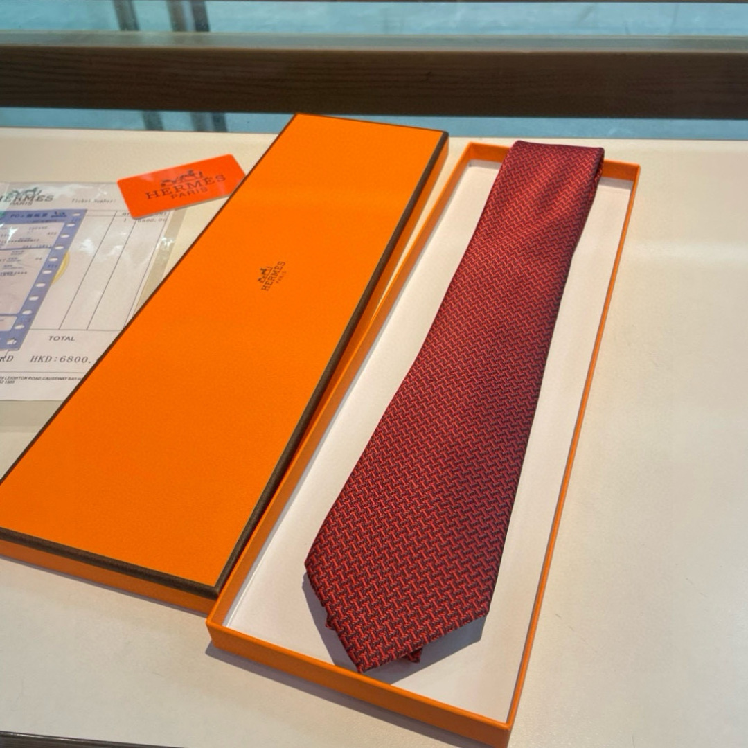 特价男士新款领带系列【几何H图案领带】👔👔，稀有😻😻H家每年都有一千条不同印花的领带面世，从最初的多以几