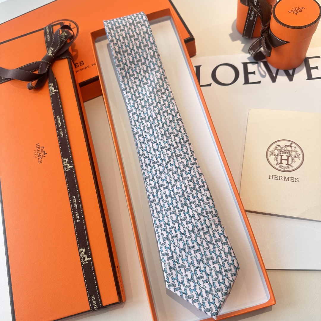 特价特 男士新款印花领带系列【百变搭扣领带】👔👔，稀有😻😻H家每年都有一千条不同印花的领带面世，从最初的