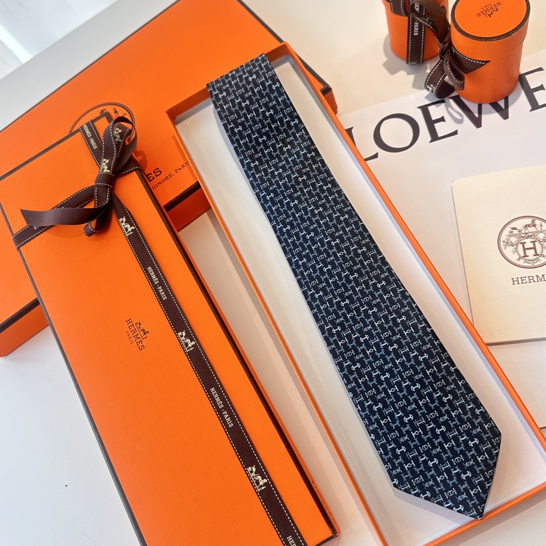 特价特 男士新款印花领带系列【百变搭扣领带】👔👔，稀有😻😻H家每年都有一千条不同印花的领带面世，从最初的