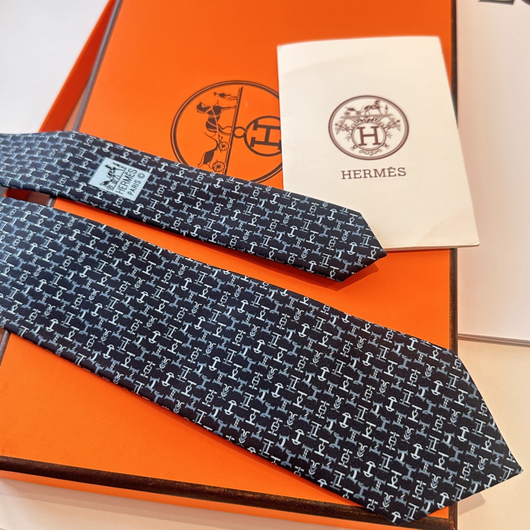 特价特 男士新款印花领带系列【百变搭扣领带】👔👔，稀有😻😻H家每年都有一千条不同印花的领带面世，从最初的