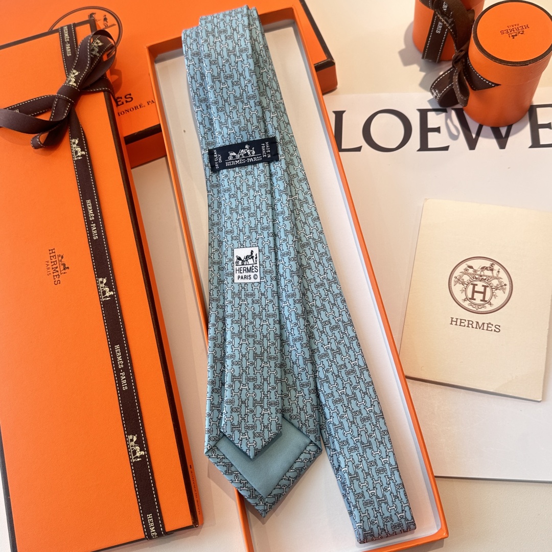 特价特 男士新款印花领带系列【百变搭扣领带】👔👔，稀有😻😻H家每年都有一千条不同印花的领带面世，从最初的