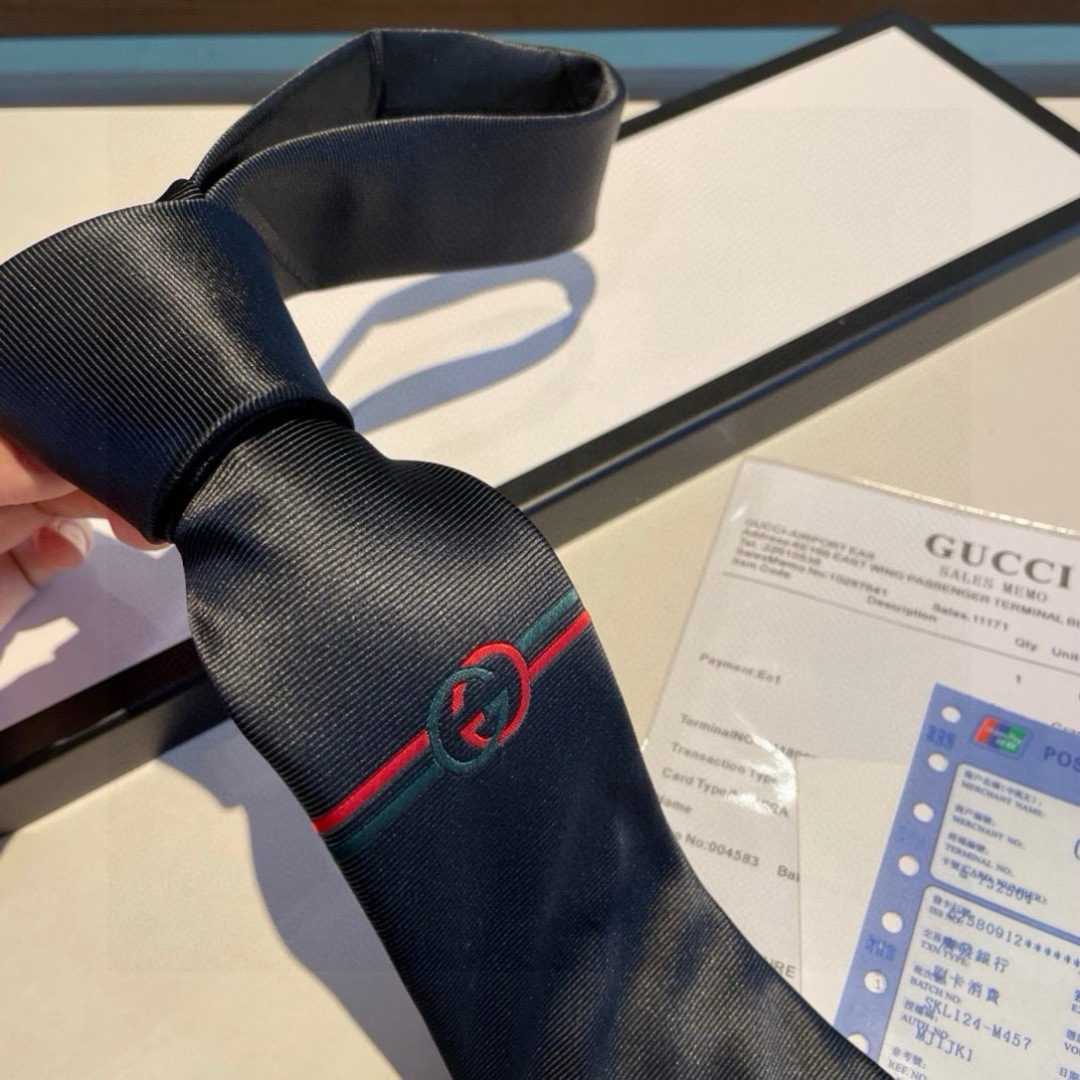 特价 G家专柜新款【GG标识领带】男士领带👔👔，稀有采用经典小G LOGO提花展现精湛手工与时尚优雅的理