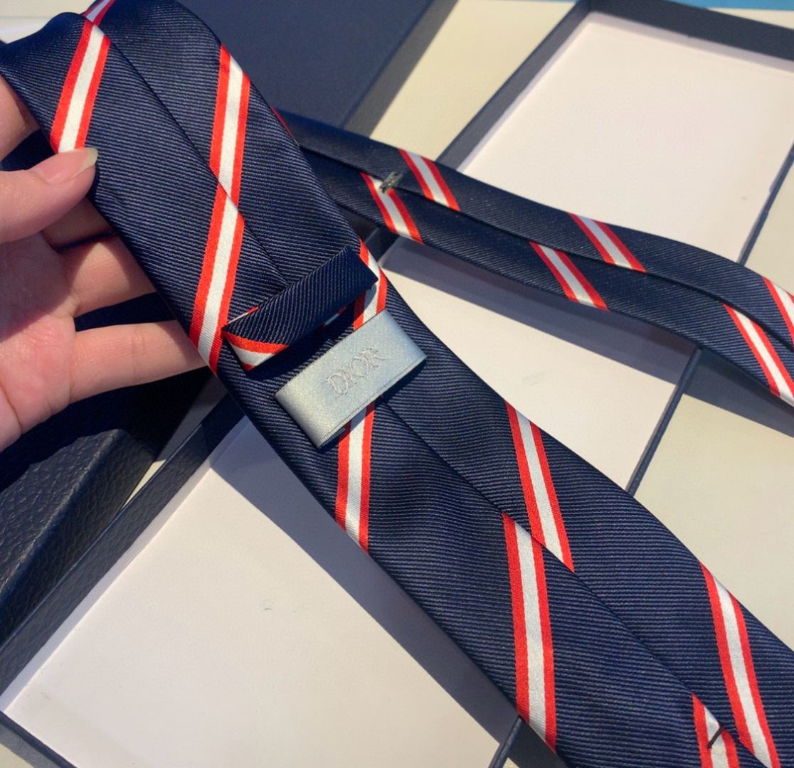 特价特 👔👔Dior男士【CD绣标领带】，稀有😻😻展现精湛手工与时尚优雅的理想选择，这款采用DO家最经典