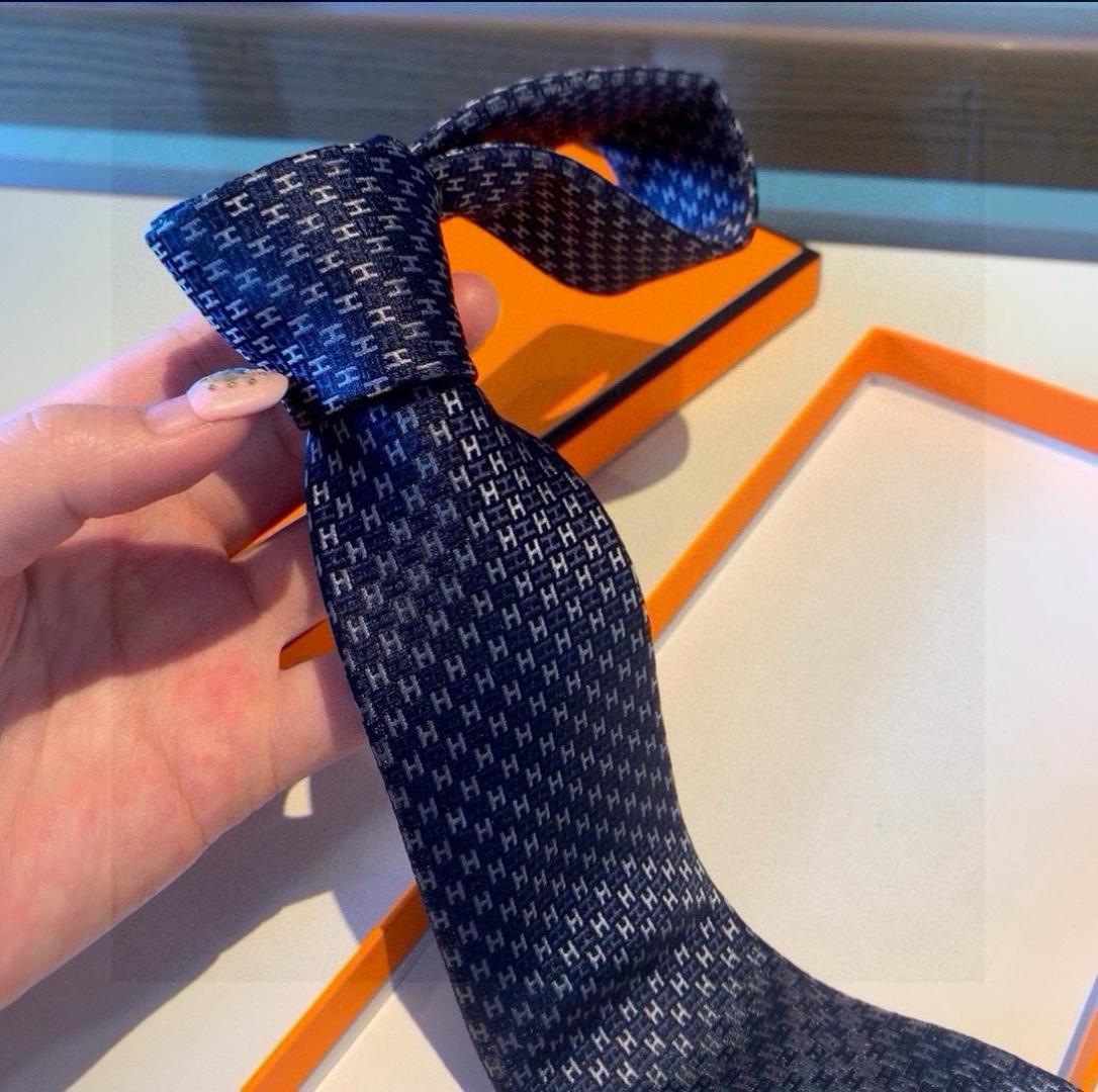 特价领带新款出货啦‼️‼️爱马仕H幻影男士新款领带系列👔👔，让男士可以充分展示自己个性。100%顶级斜纹