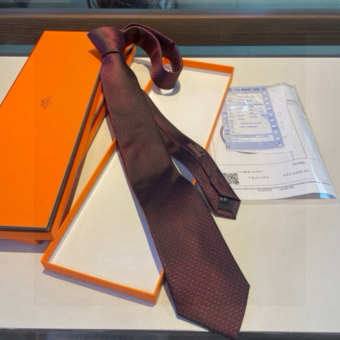 特价领带新款出货啦‼️‼️爱马仕H幻影男士新款领带系列👔👔，让男士可以充分展示自己个性。100%顶级斜纹