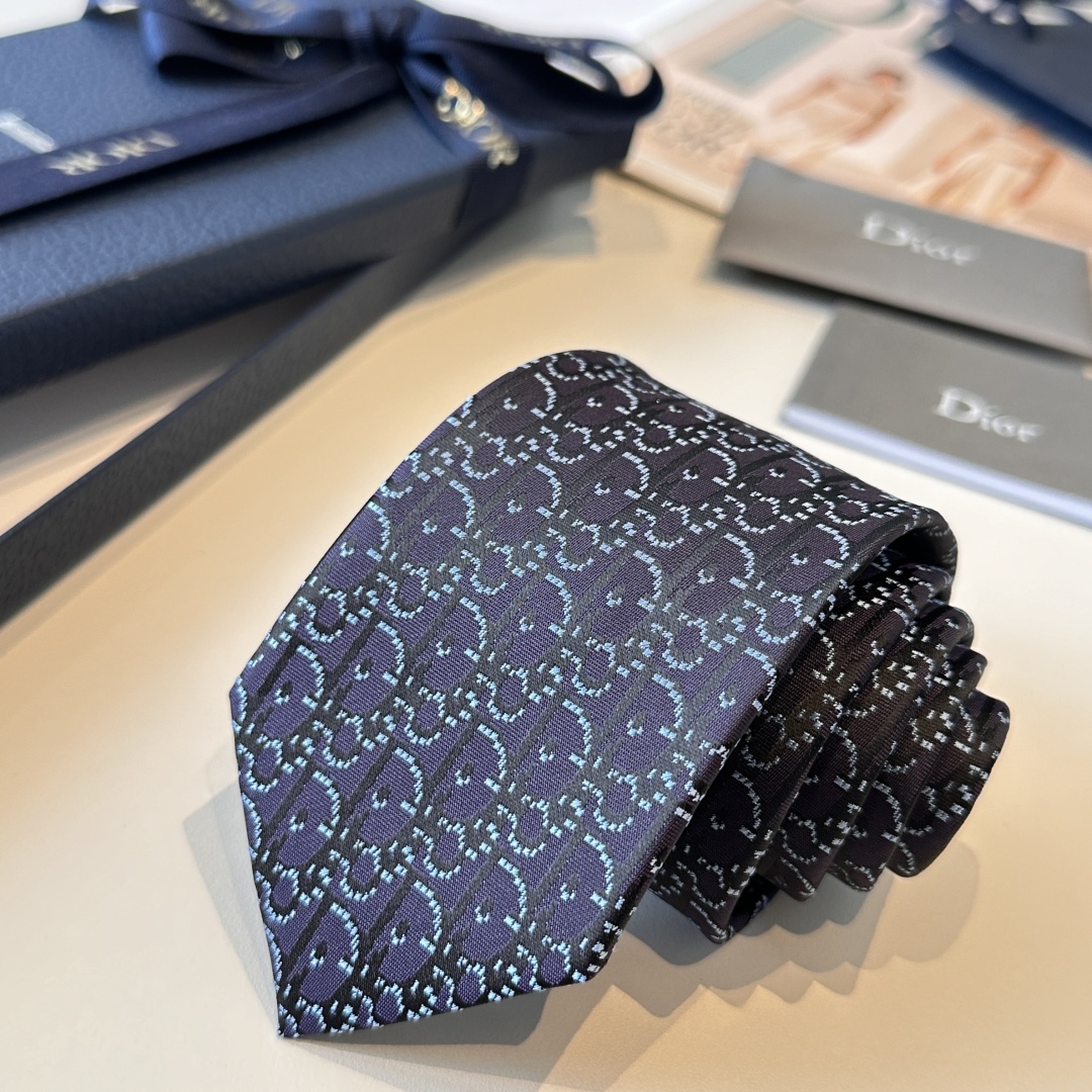 特价👏dior家新款领带 👔👔Dior男士，稀有😻😻展现精湛手工与时尚优雅的理想选择，这款采用DO家最经