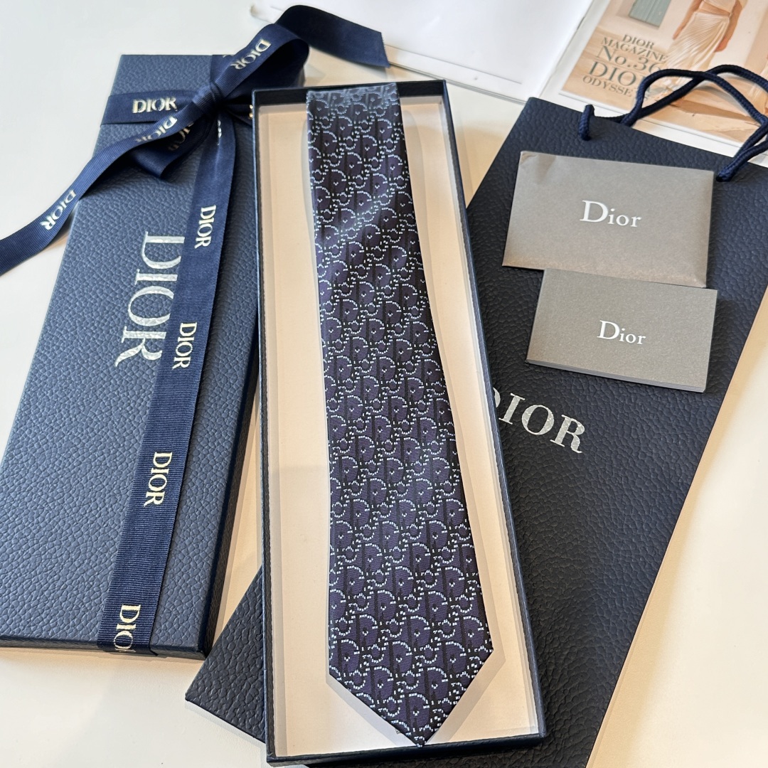 特价👏dior家新款领带 👔👔Dior男士，稀有😻😻展现精湛手工与时尚优雅的理想选择，这款采用DO家最经