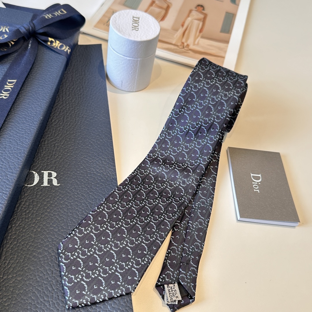 特价👏dior家新款领带 👔👔Dior男士，稀有😻😻展现精湛手工与时尚优雅的理想选择，这款采用DO家最经