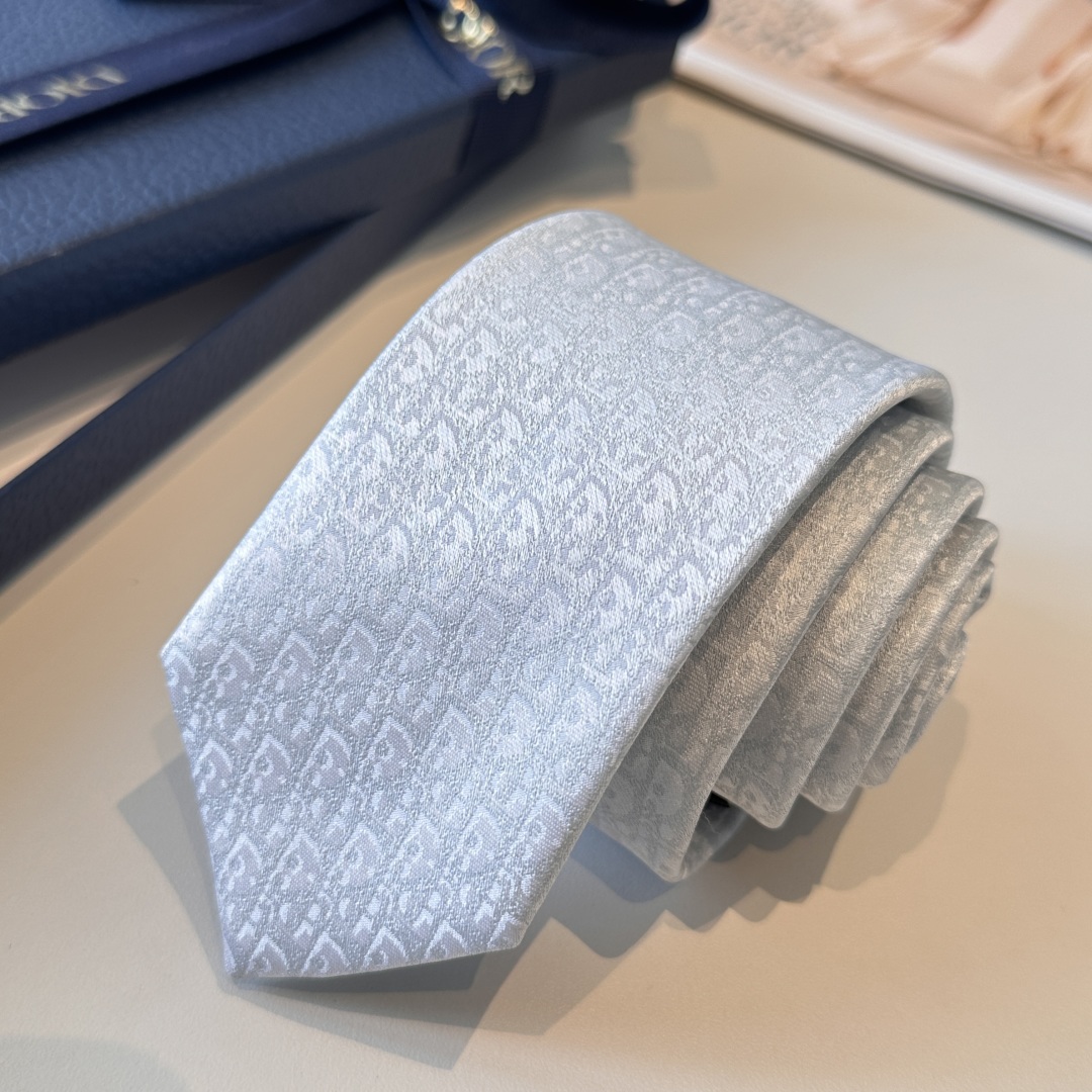 特价👏dior家新款领带 👔👔Dior男士，稀有😻😻展现精湛手工与时尚优雅的理想选择，这款采用DO家最经
