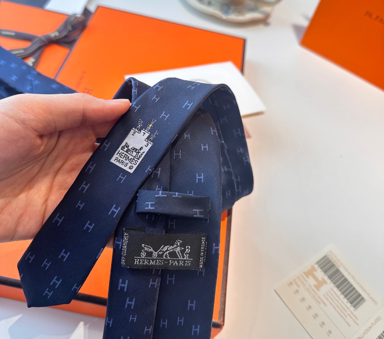特价特 男士新款领带系列👔👔，稀有H家每年都有一千条不同印花的领带面世，从最初的多以几何图案表现骑术活动