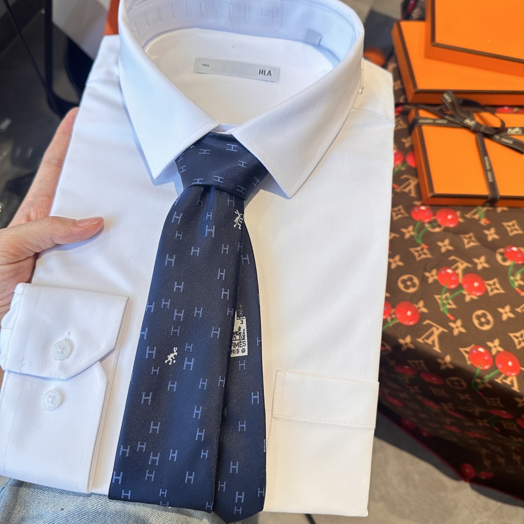 特价特 男士新款领带系列👔👔，稀有H家每年都有一千条不同印花的领带面世，从最初的多以几何图案表现骑术活动