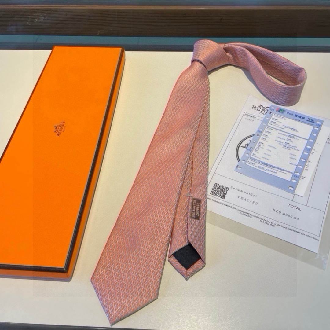 特价领带新款出货啦‼‼爱马仕男士新款领带系列👔👔，让男士可以充分展示自己个性。100%顶级斜纹真丝手工定