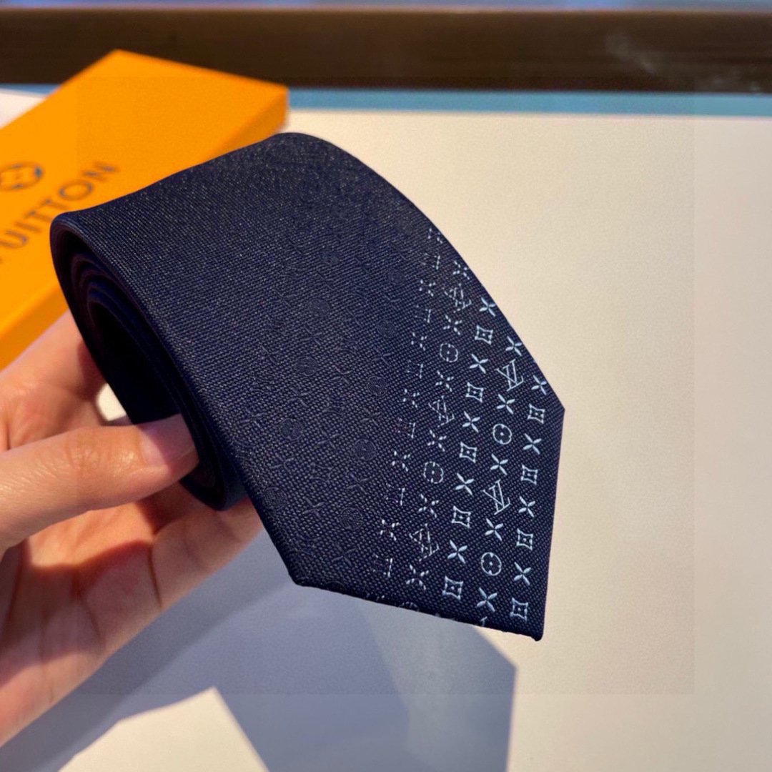 特价LV字母渐变领带  ，路易威登经典领带👔男士必备单品超时尚！高端品质 版型面料都达到品牌标准，，难得