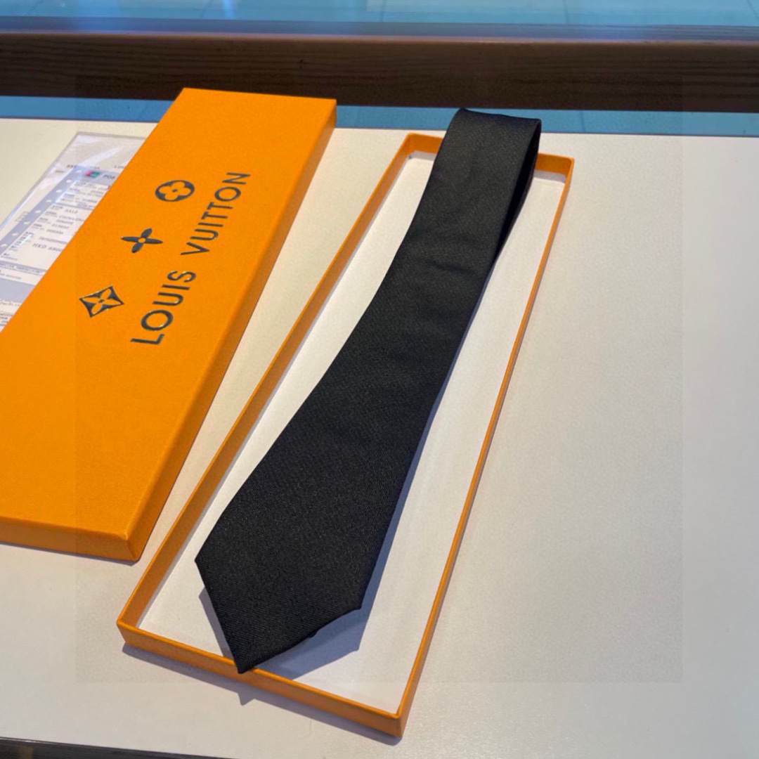 特价 LV字母渐变领带  ，路易威登经典领带👔男士必备单品超时尚！高端品质 版型面料都达到品牌标准，，难