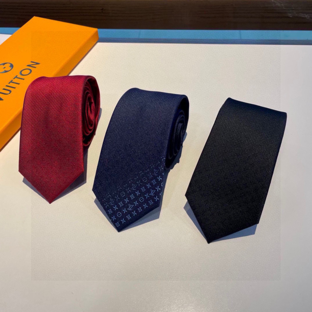 特价 LV字母渐变领带  ，路易威登经典领带👔男士必备单品超时尚！高端品质 版型面料都达到品牌标准，，难