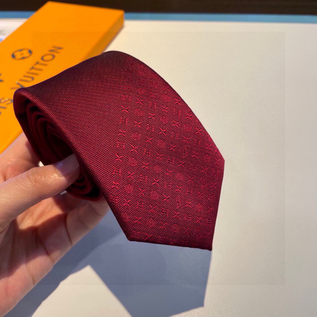 特价 LV字母渐变领带  ，路易威登经典领带👔男士必备单品超时尚！高端品质 版型面料都达到品牌标准，，难