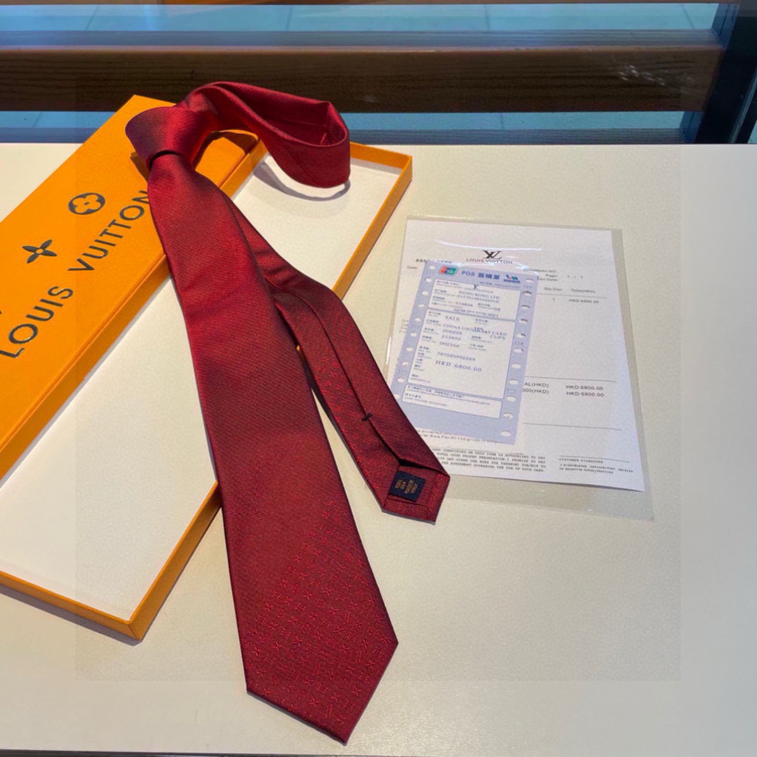 特价 LV字母渐变领带  ，路易威登经典领带👔男士必备单品超时尚！高端品质 版型面料都达到品牌标准，，难