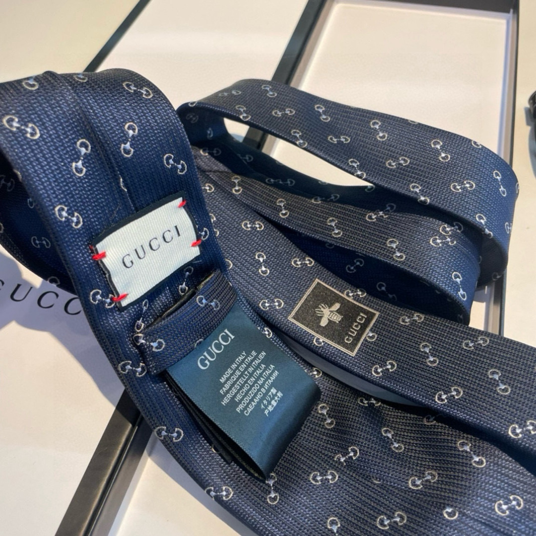 特价 G家专柜新款 男士领带👔👔，稀有采用经典小G LOGO提花展现精湛手工与时尚优雅的理想选择，这款领