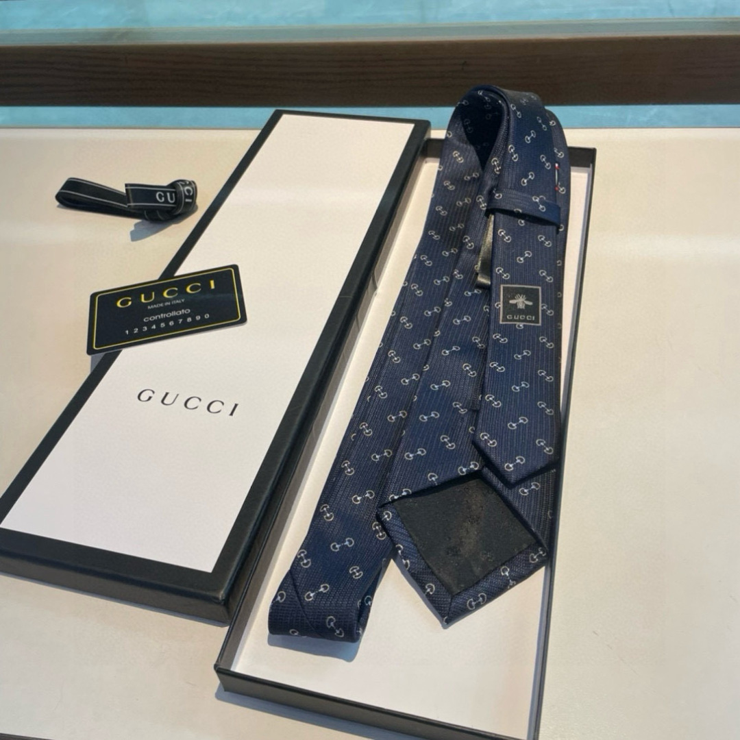 特价 G家专柜新款 男士领带👔👔，稀有采用经典小G LOGO提花展现精湛手工与时尚优雅的理想选择，这款领