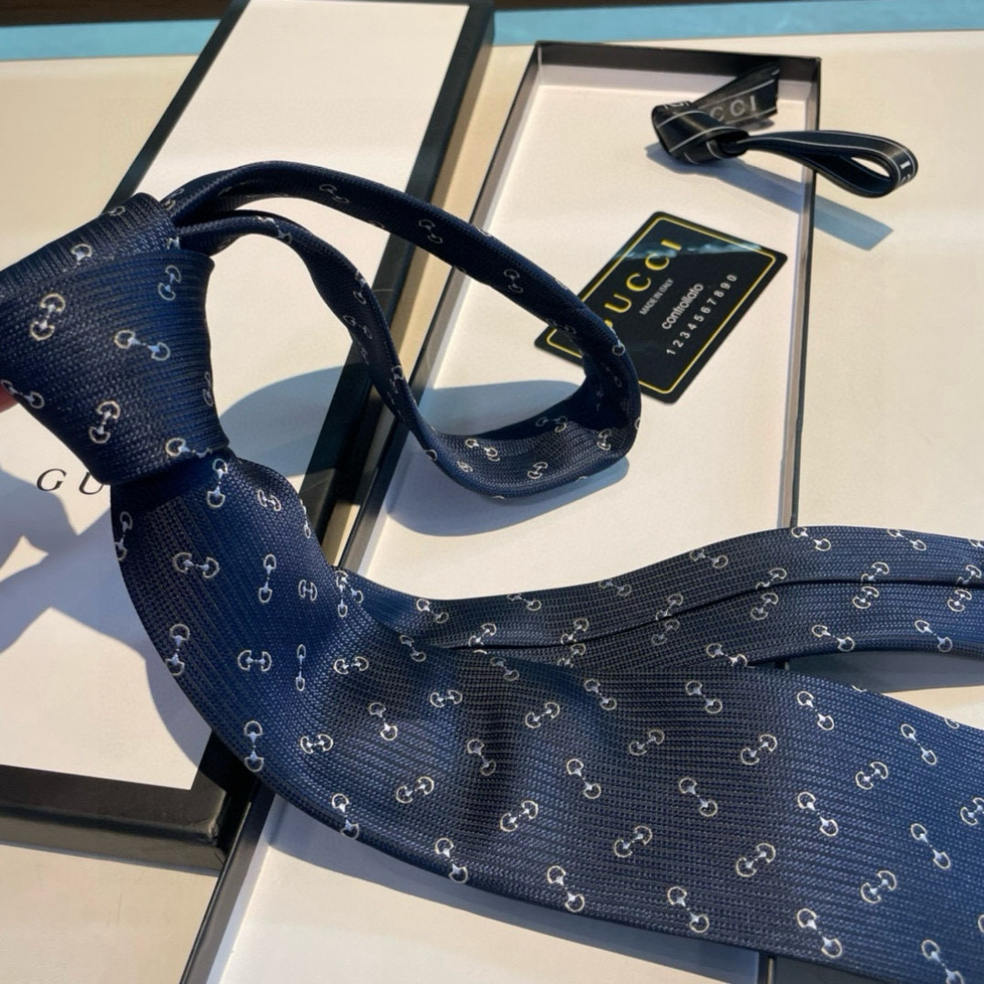 特价 G家专柜新款 男士领带👔👔，稀有采用经典小G LOGO提花展现精湛手工与时尚优雅的理想选择，这款领