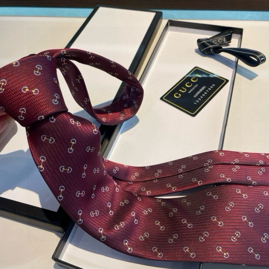 特价 G家专柜新款 男士领带👔👔，稀有采用经典小G LOGO提花展现精湛手工与时尚优雅的理想选择，这款领