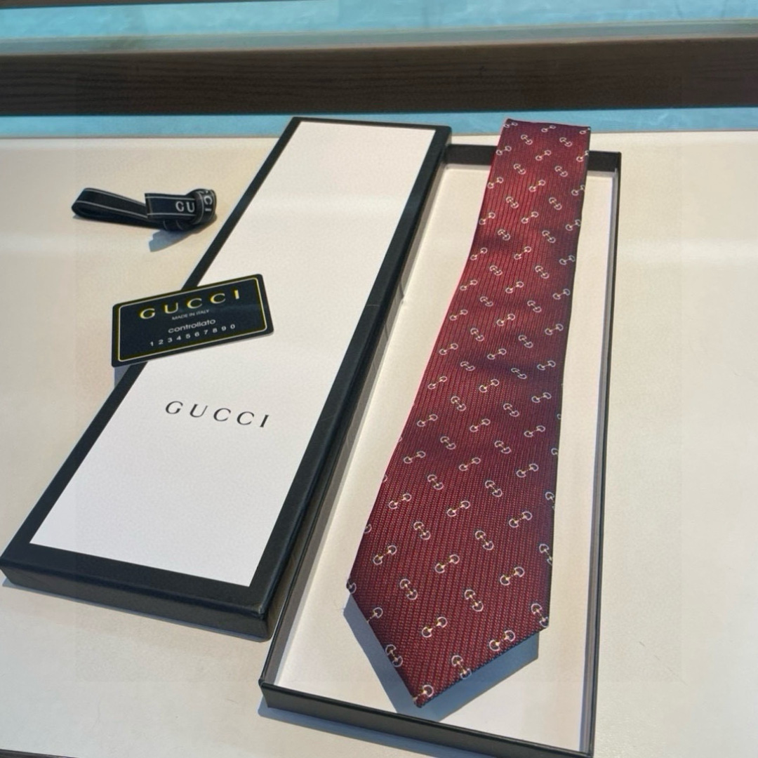 特价 G家专柜新款 男士领带👔👔，稀有采用经典小G LOGO提花展现精湛手工与时尚优雅的理想选择，这款领