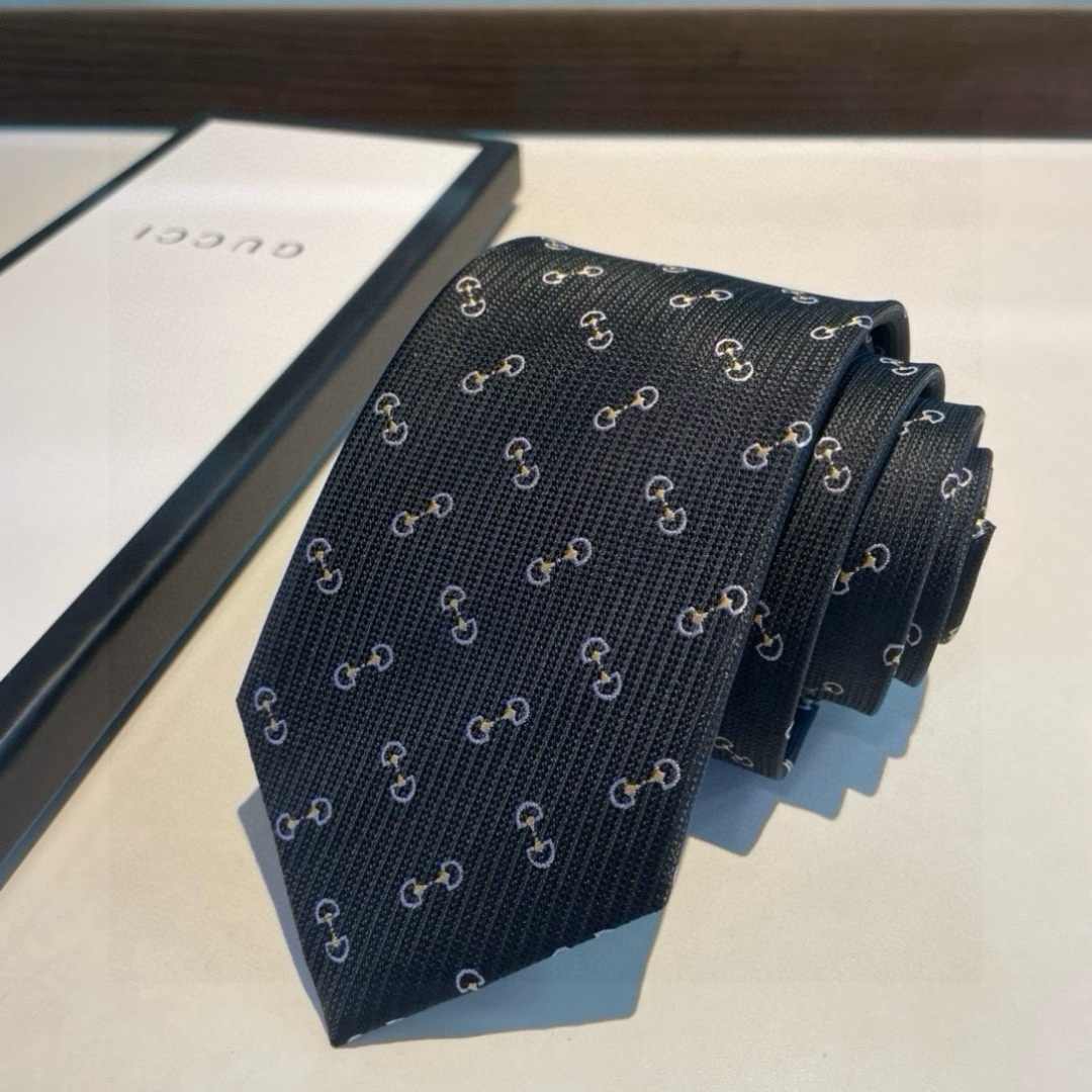 特价 G家专柜新款 男士领带👔👔，稀有采用经典小G LOGO提花展现精湛手工与时尚优雅的理想选择，这款领