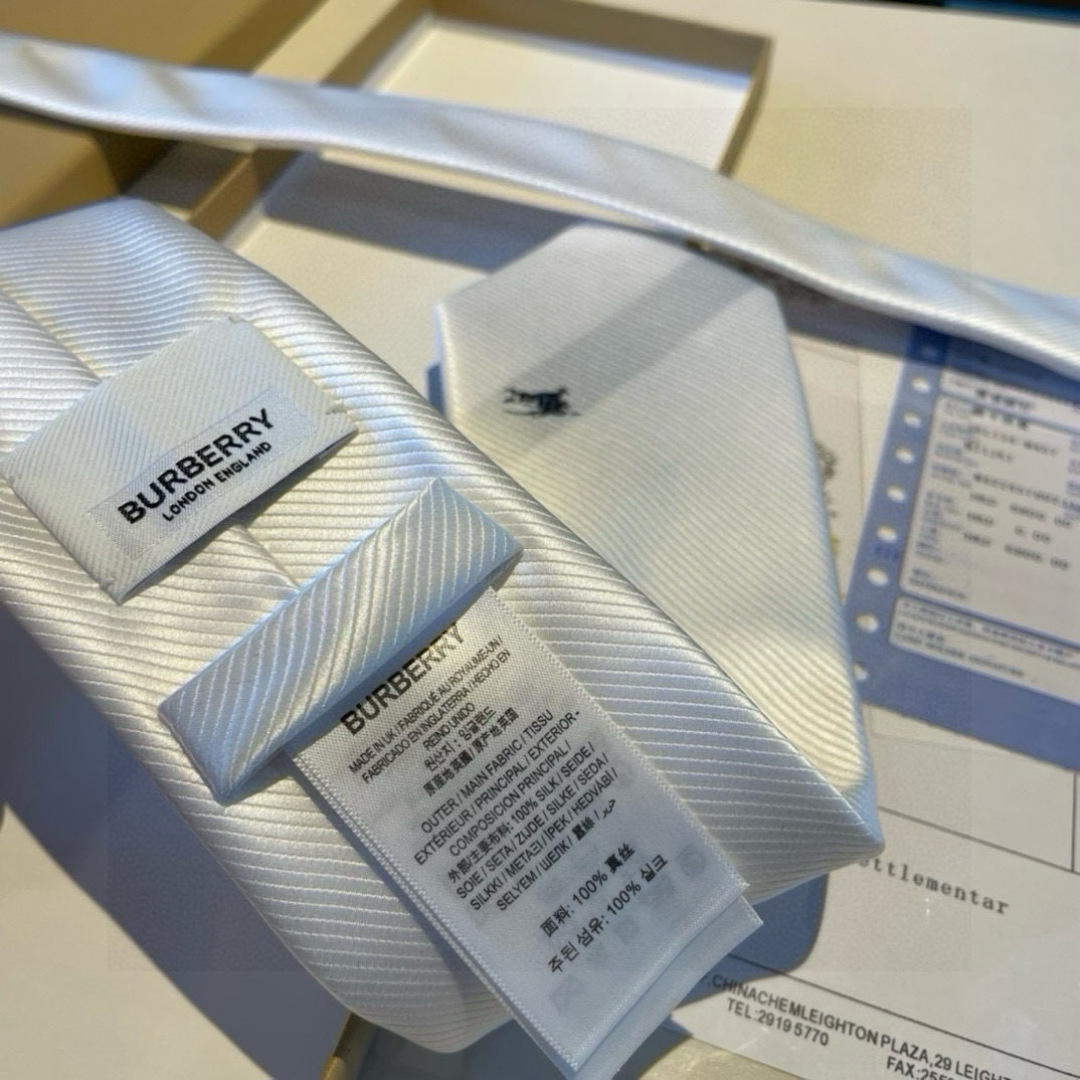 特价 B家专柜同步领带出货啦‼️‼️巴宝莉新款👔👔，稀有😻😻展现精湛手工与时尚优雅的理想选择，这款采用B