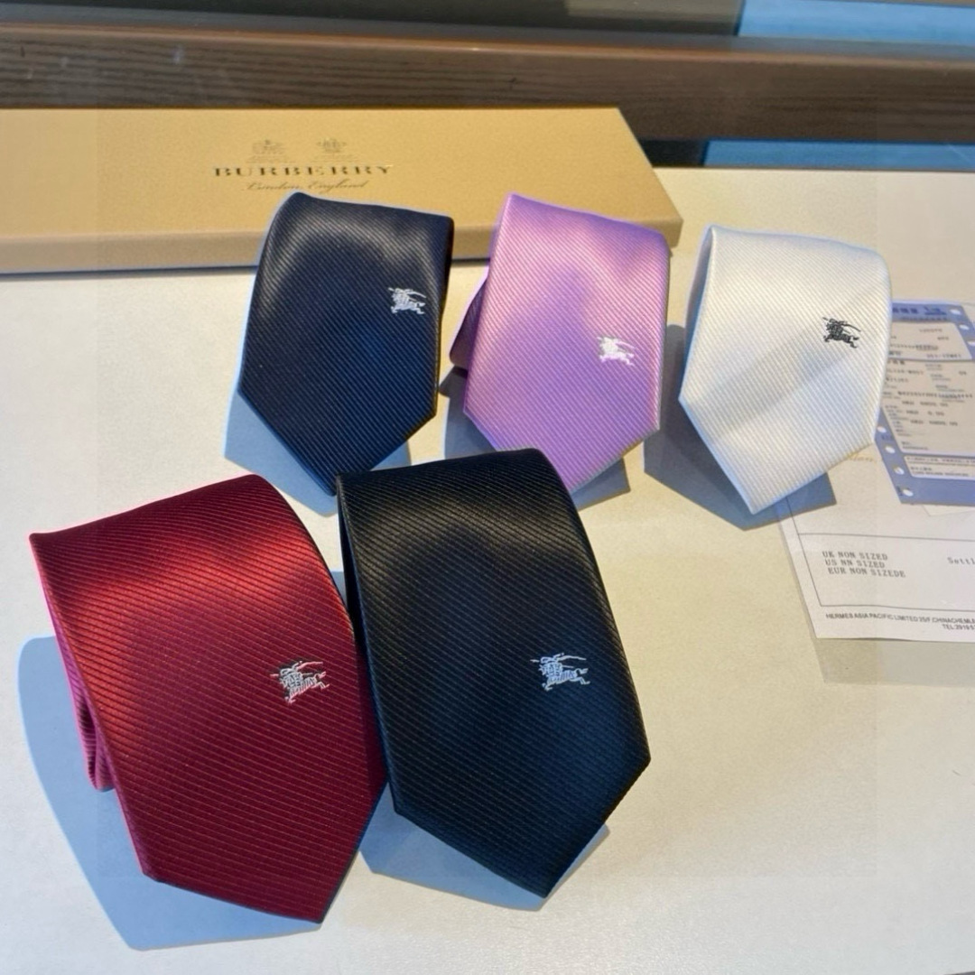 特价 B家专柜同步领带出货啦‼️‼️巴宝莉新款👔👔，稀有😻😻展现精湛手工与时尚优雅的理想选择，这款采用B
