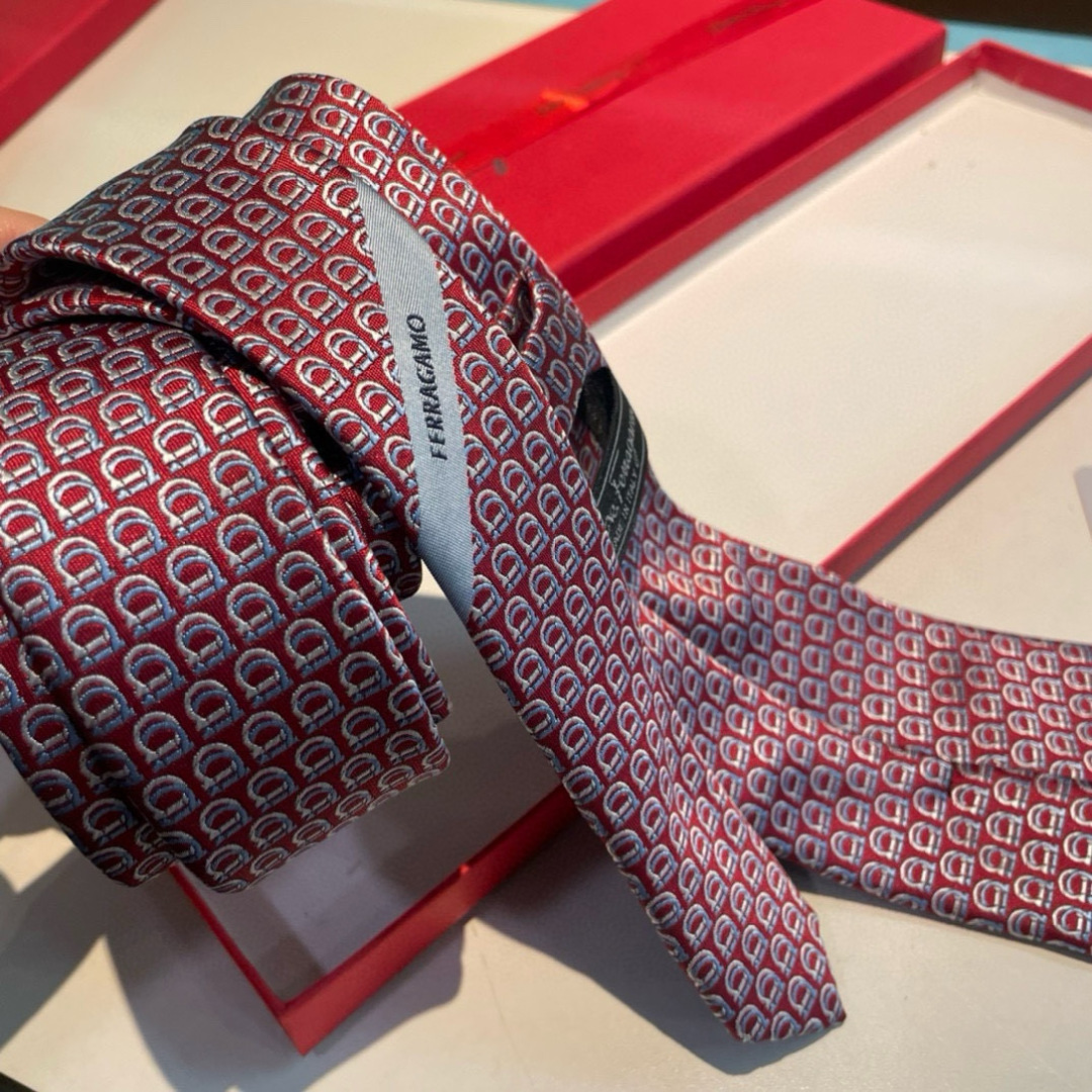 特价特 无优惠 配包装  菲拉格慕男士新款领带系列👔👔，让男士可以充分展示自己个性。100%顶级斜纹真丝