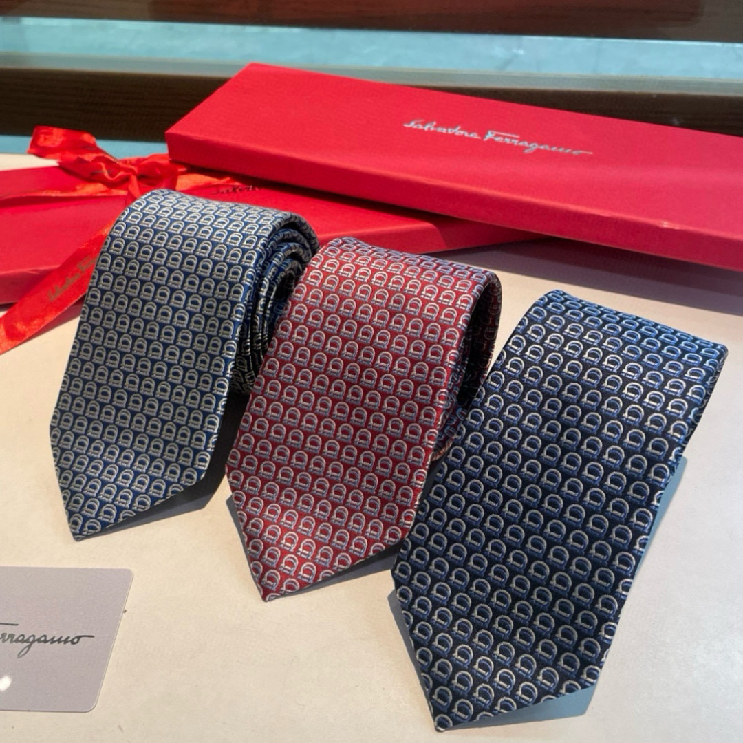 特价特 无优惠 配包装  菲拉格慕男士新款领带系列👔👔，让男士可以充分展示自己个性。100%顶级斜纹真丝