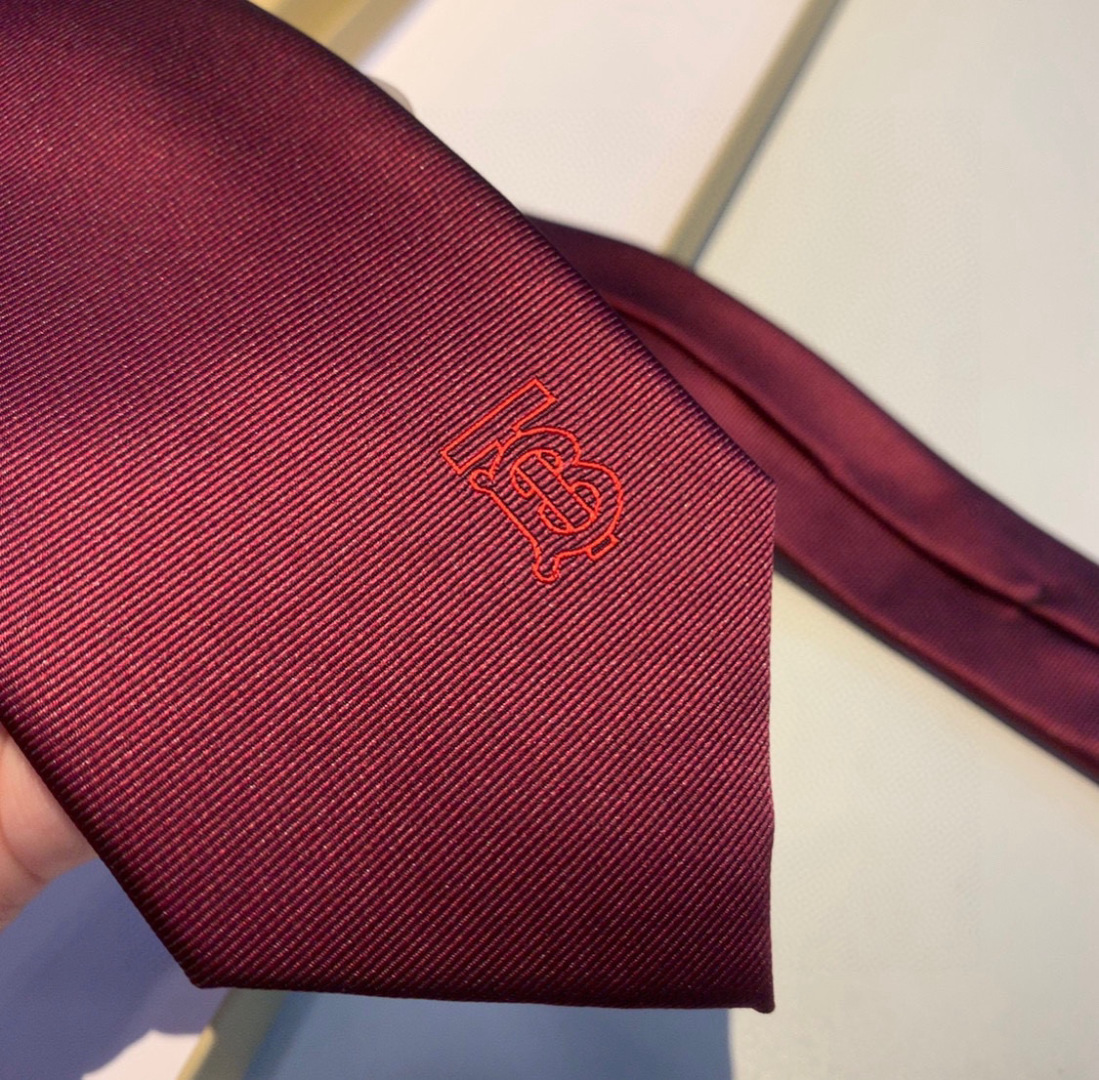 特价特 B家专柜同步领带出货啦‼️‼️巴宝莉新款👔👔，稀有😻😻展现精湛手工与时尚优雅的理想选择，这款采用