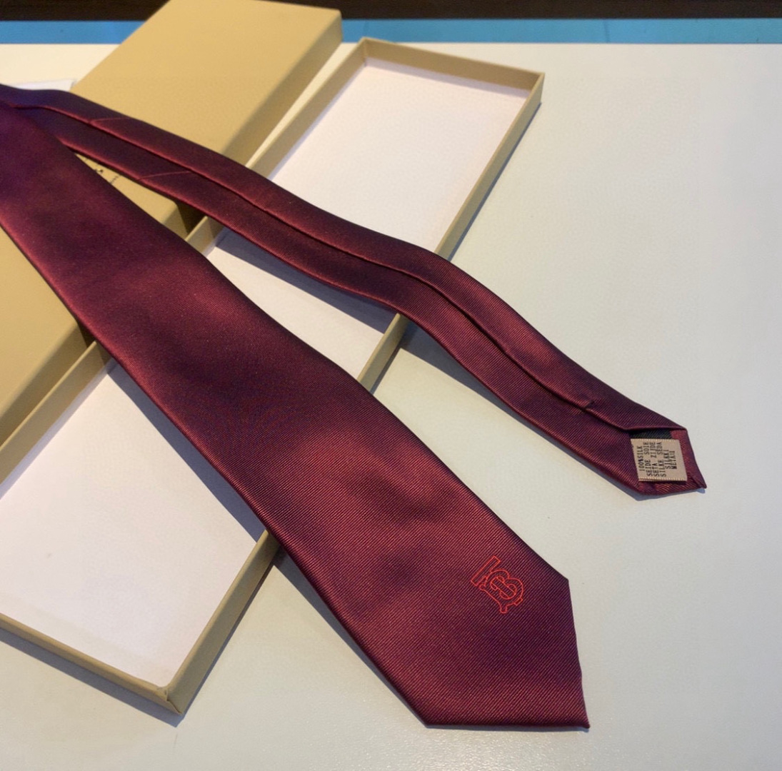 特价特 B家专柜同步领带出货啦‼️‼️巴宝莉新款👔👔，稀有😻😻展现精湛手工与时尚优雅的理想选择，这款采用