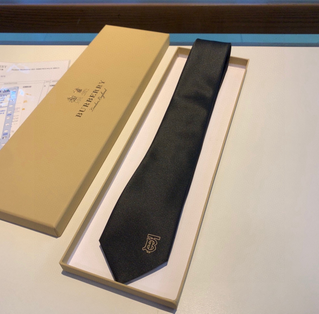 特价特 B家专柜同步领带出货啦‼️‼️巴宝莉新款👔👔，稀有😻😻展现精湛手工与时尚优雅的理想选择，这款采用