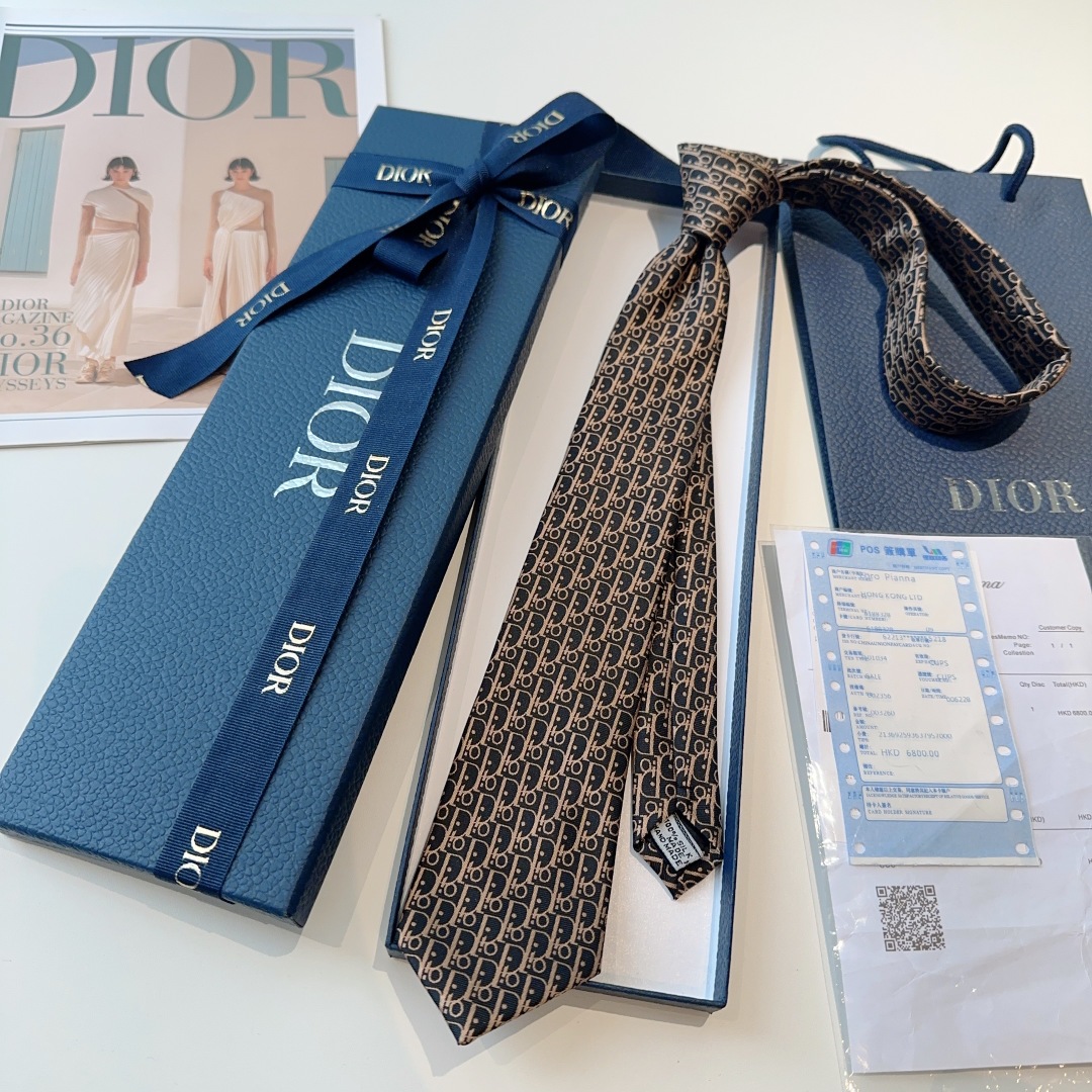 特价特 爆款到👏👏Do家新款老花领带  👔👔Dior男士【D家LOGO系列领带】，稀有😻😻展现精湛手工与