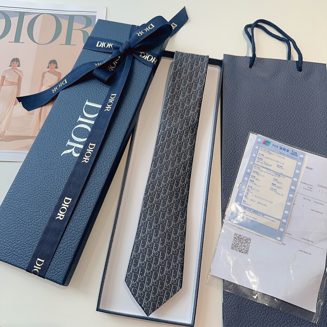 特价特 爆款到👏👏Do家新款老花领带  👔👔Dior男士【D家LOGO系列领带】，稀有😻😻展现精湛手工与