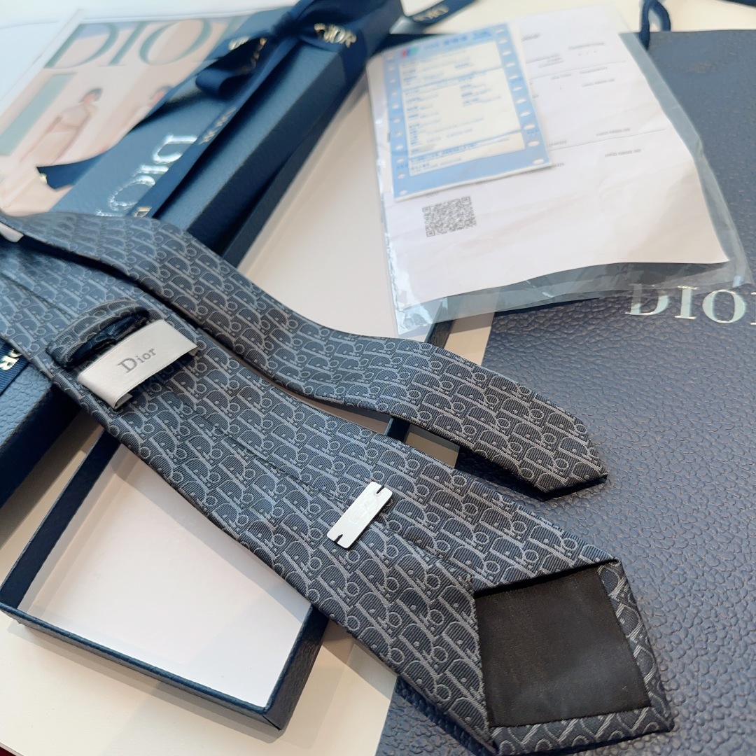 特价特 爆款到👏👏Do家新款老花领带  👔👔Dior男士【D家LOGO系列领带】，稀有😻😻展现精湛手工与
