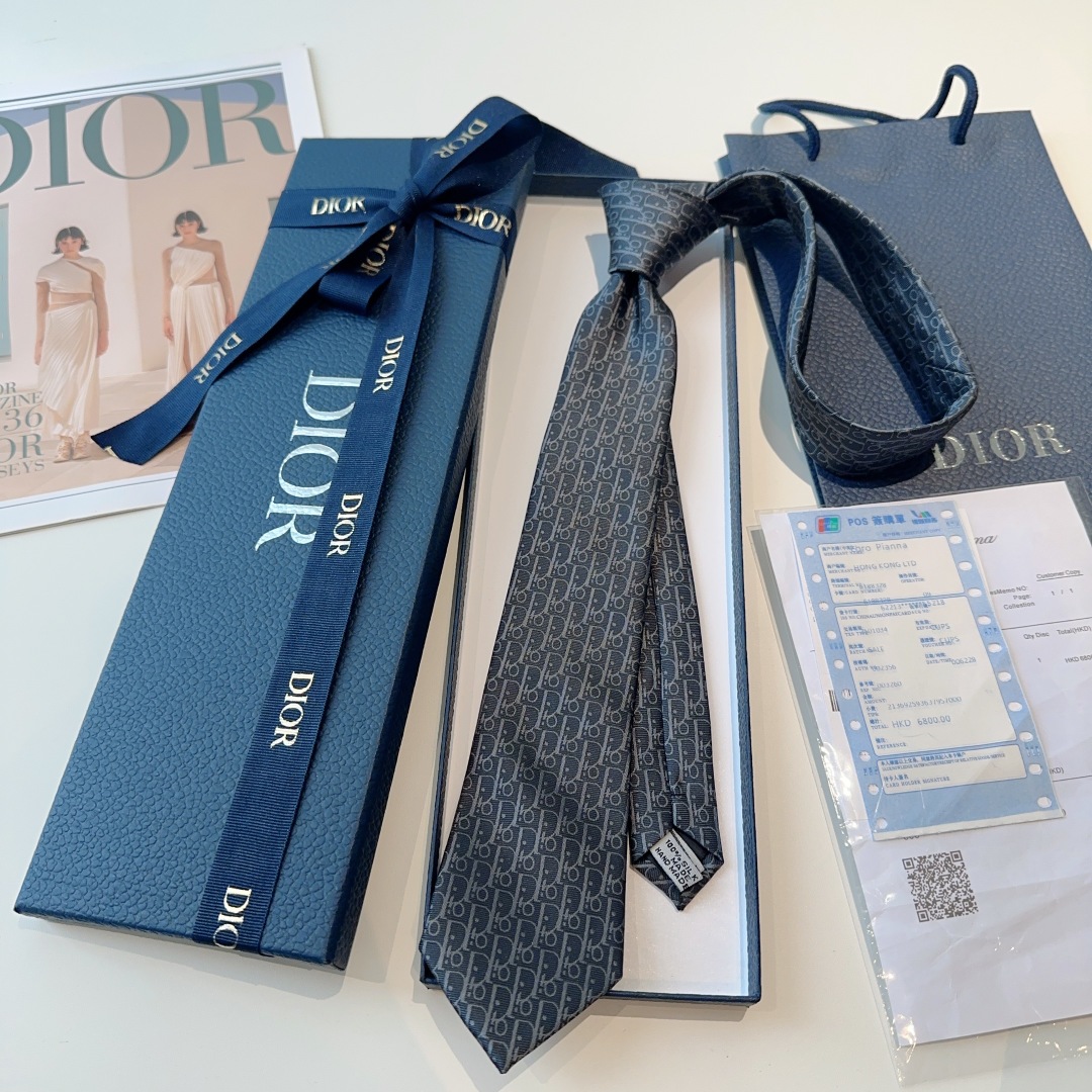 特价特 爆款到👏👏Do家新款老花领带  👔👔Dior男士【D家LOGO系列领带】，稀有😻😻展现精湛手工与