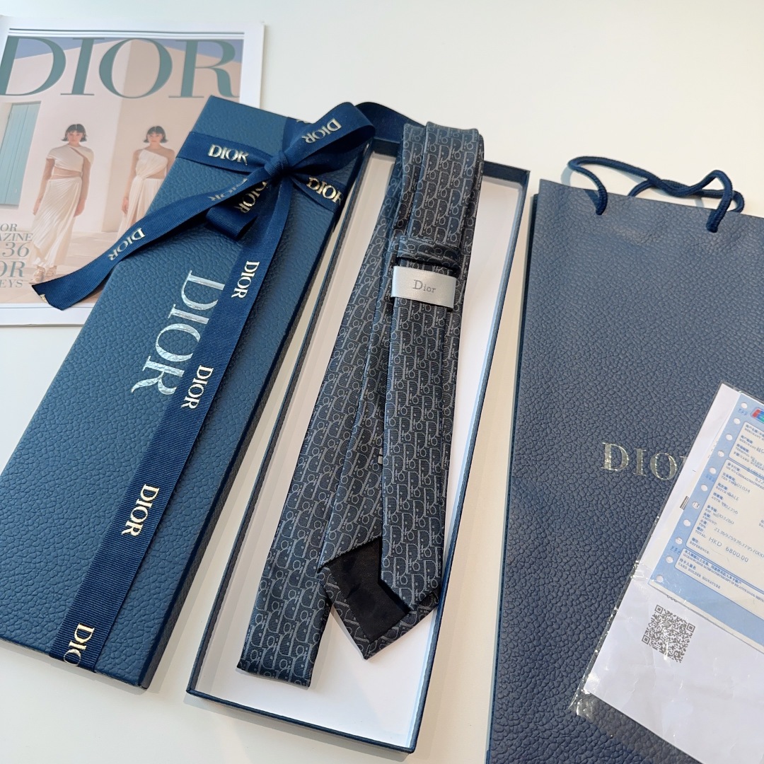 特价特 爆款到👏👏Do家新款老花领带  👔👔Dior男士【D家LOGO系列领带】，稀有😻😻展现精湛手工与