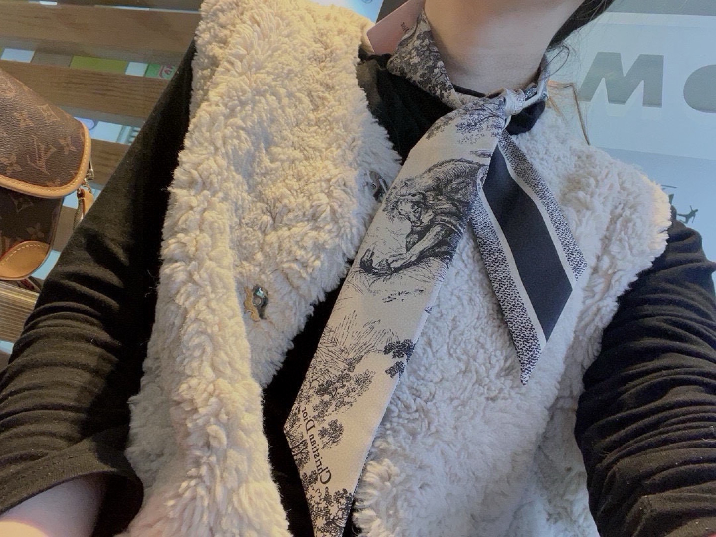 NO:379314,New version of Jungle 5 colors, high-quality Dior MITZAH old-fashioned fashionable small ribbon [absolutely the best version on the market] Fine workmanship, sharp and straight ribbon, this upper body effect is also very good, please recommend it yourself~ Double layer 18 Mm twill silk small ribbon tie hairband, original wash mark scarf, streamer, hair tie, dior, real silk19860909新版丛林5色,高品质Dior MITZAH老花时髦小丝带【绝对市面最好的版本】做工精细,丝带尖角直,这款上身效果也是非常赞,自留推荐~ 双层18姆米斜纹真丝小丝带束发带,原版洗水标丝巾,飘带，发束,dior,real silk,accessory